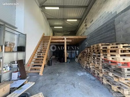 local logistique 91 m²