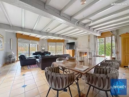 maison 8 pièces 320330 m²