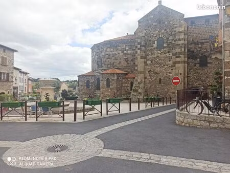 bel immeuble totalement rénové à 15mn du puy en velay