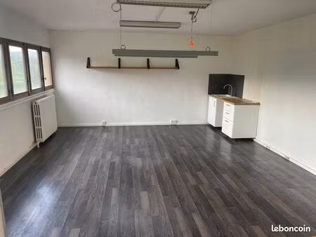 bureau clé en main 40 m² – claix – parking – climatisation – fibre