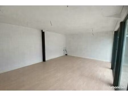 à louer local 25 à 50 m² galerie commerciale centre-ville