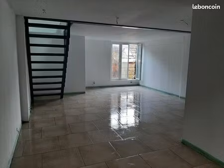 entrepôt local commercial bureaux