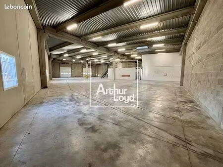 local logistique 1 091 m²