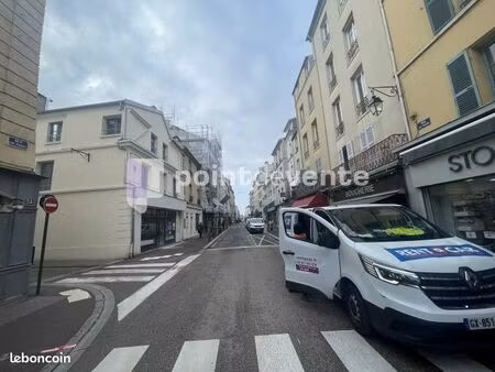 commerce habillement/textile 52 m²