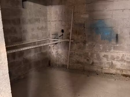 a louer box fermé de 14 m²