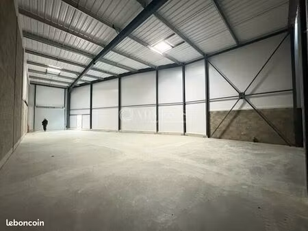 local logistique 175 m²