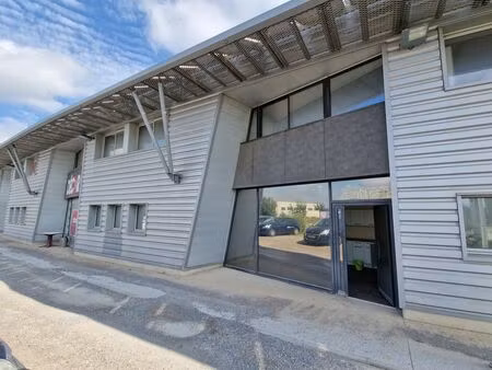 local avec vitrine 250 m² – montpellier garosud – visibilité a9