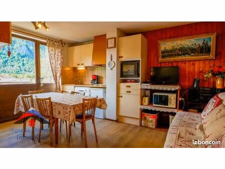 t2 avec cave & garage - centre de thônes