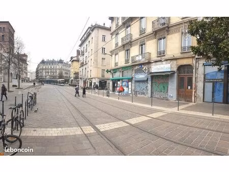 local hyper centre place notre dame