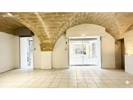 local commercial rénové a louer - 34400 lunel