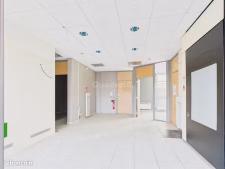 local commercial 122 m²