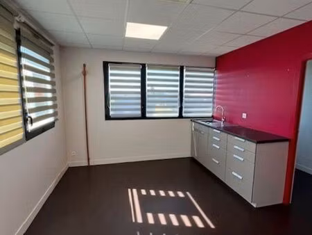 bureaux 68 m² laval