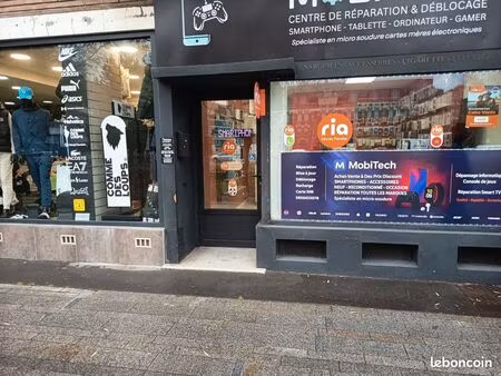 magasin high-tech en activité – téléphones & consoles de jeux