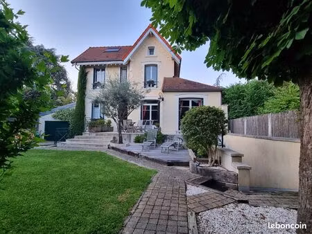vends maison avec salle de musique