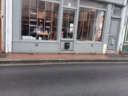 location local commercial houdan