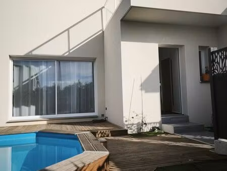 villa 4 pièces 122 m²