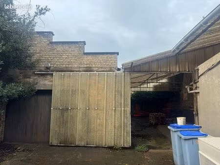 local de stockage et bureau en zone franche