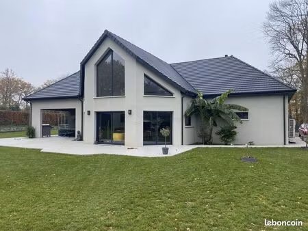 maison 5 pièces 232 m²