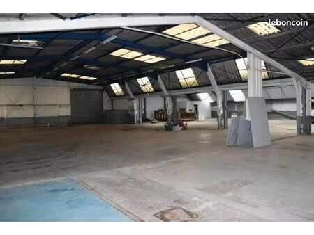 local industriel 2 400 m²