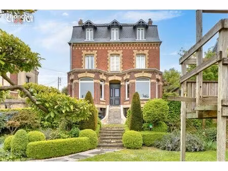 maison 8 pièces 196 m²