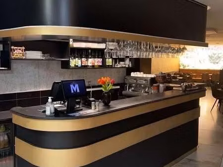 local restaurant 400 m²