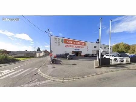 local commercial 2 500 m²