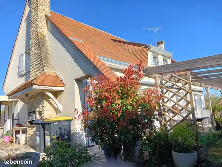 maison 7 pièces  155 m² habitable loi carrez  terrain 975 m²