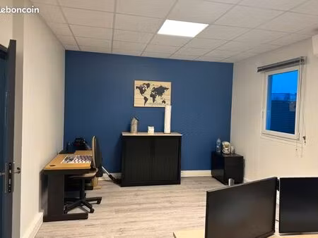 loue bureau 22m² + réunion/cuisine communs malaunay