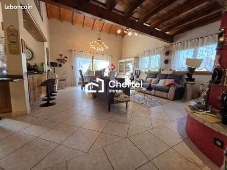 maison 6 pièces 197 m²