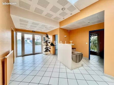 bureaux 134 m² monnières