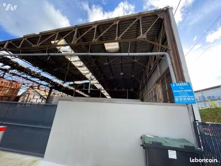 local d'activités 1904 m² eu