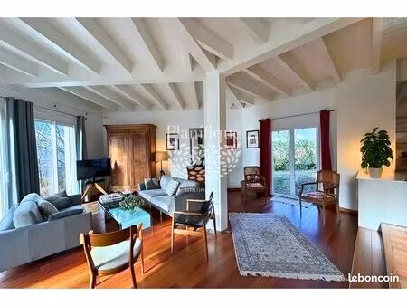 maison 7 pièces 306 m²