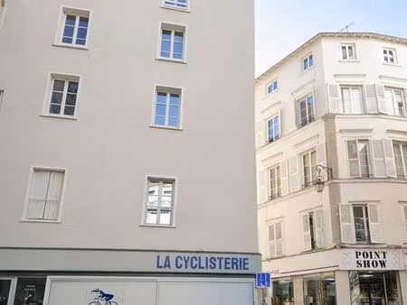 hyper centre ville  local commercial d'environ 95m