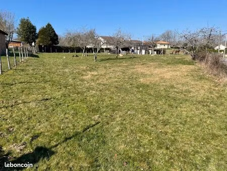terrain 900 m² rochechouart