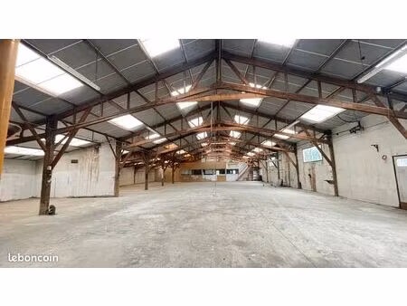 local d'activité 1 900 m²