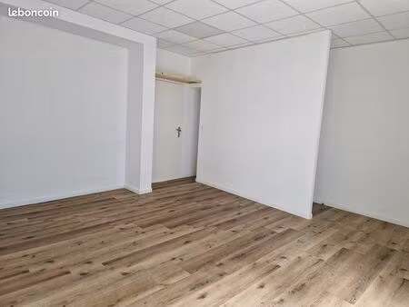 local professionnel avec vitrine - emplacement premium coeur de bastide