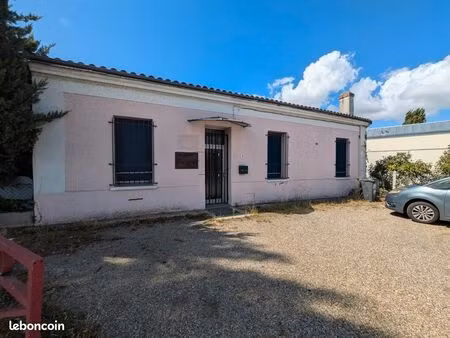 local 160m2 avec piscine interieur