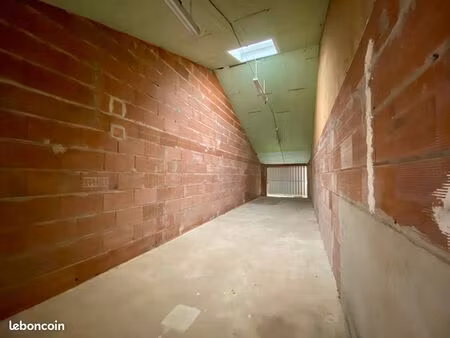entrepôt 282 m² le mene