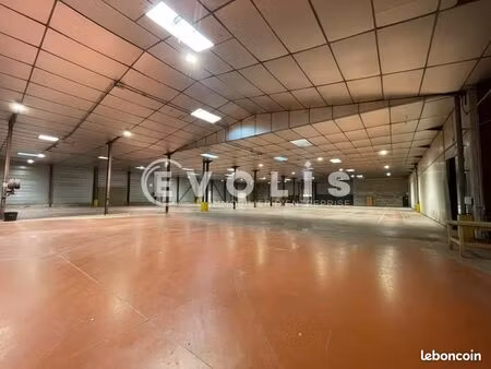 local industriel 4 860 m²
