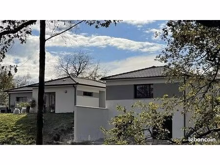 ⭐ bien rare – maison contemporaine de plain-pied avec étang sur 2 5 ha – dpe a ⭐