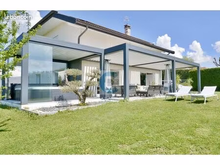 villa 8 pièces 228 m²