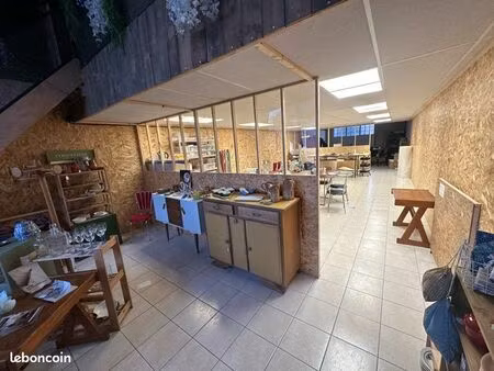 local commercial/ atelier avec vitrine