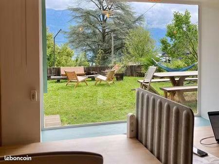 bureaux attitrés dans un espace de coworking à sévrier