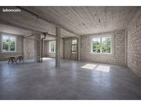 local 152 m² allèves