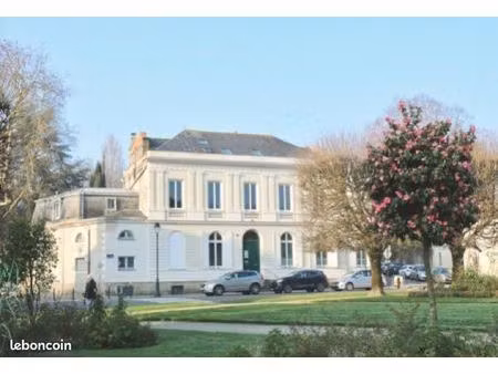 bureau à louer place mellinet