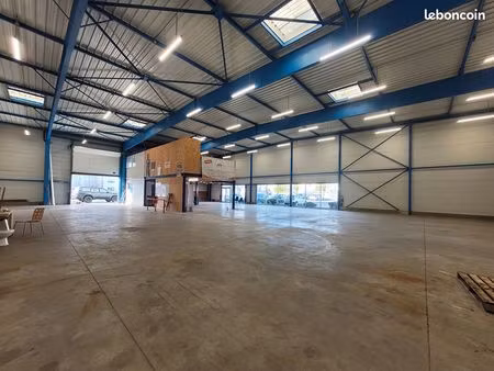local 1073 m² vertou