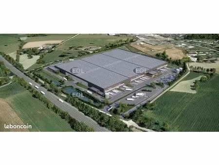 local logistique 67 093 m²