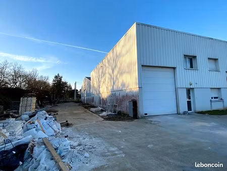 local 220 m² saint etienne de montluc