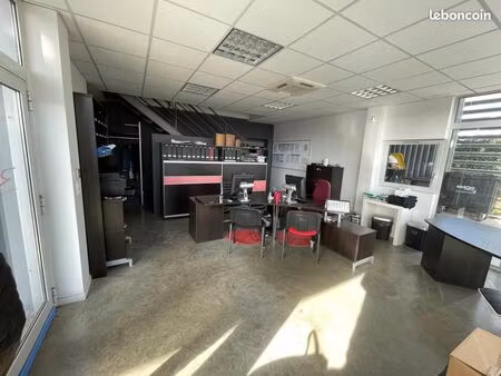 local d'activité 657 m²