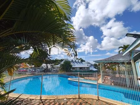 t2 duplex situé à 5 min à pieds de la plage d'une des plus belle plage de l'ile !